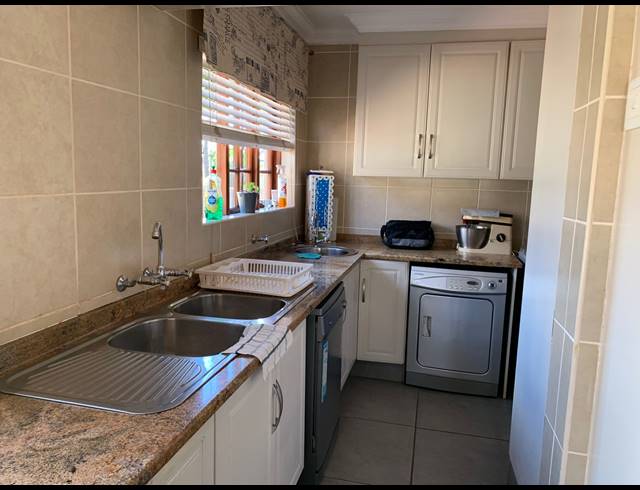 5 BEDROOM HOUSE FOR SALE IN GREENHILLS